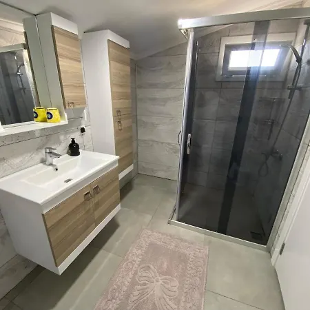 The Family * Κουσάντασι